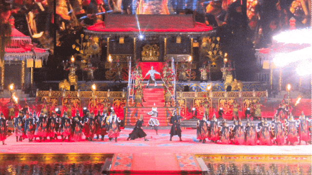 古城烽火》360度舞台沉浸式观演新葡京西安旅游打卡战争实景演艺《