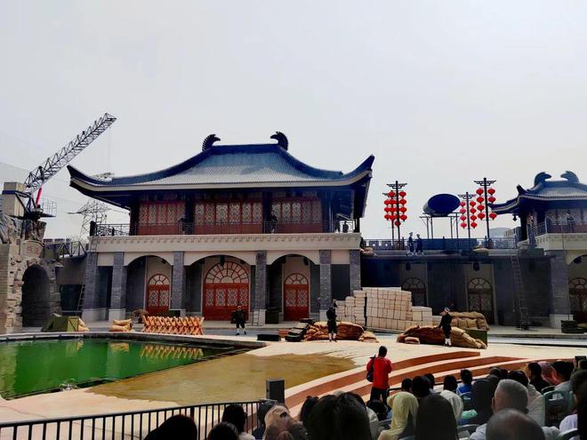 古城烽火》360度舞台沉浸式观演新葡京西安旅游打卡战争实景演艺《(图13)