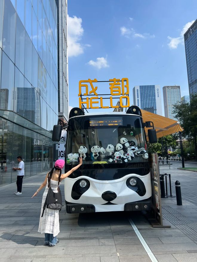 ：从舌尖盛宴到山水奇境的高端之旅澳门新葡京四川五天四晚深度游